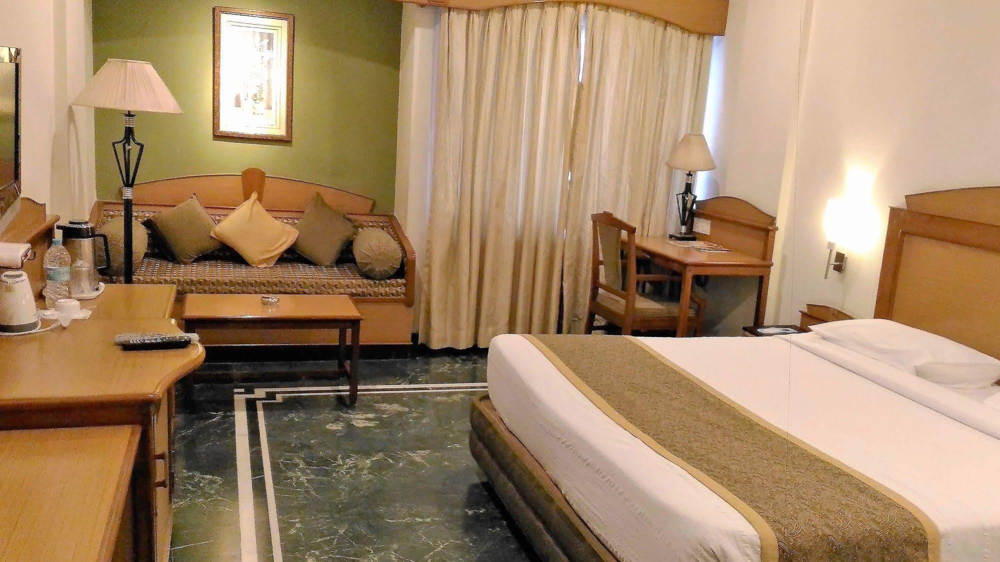 Taj Tristar Hotel Haiderabad Buitenkant foto