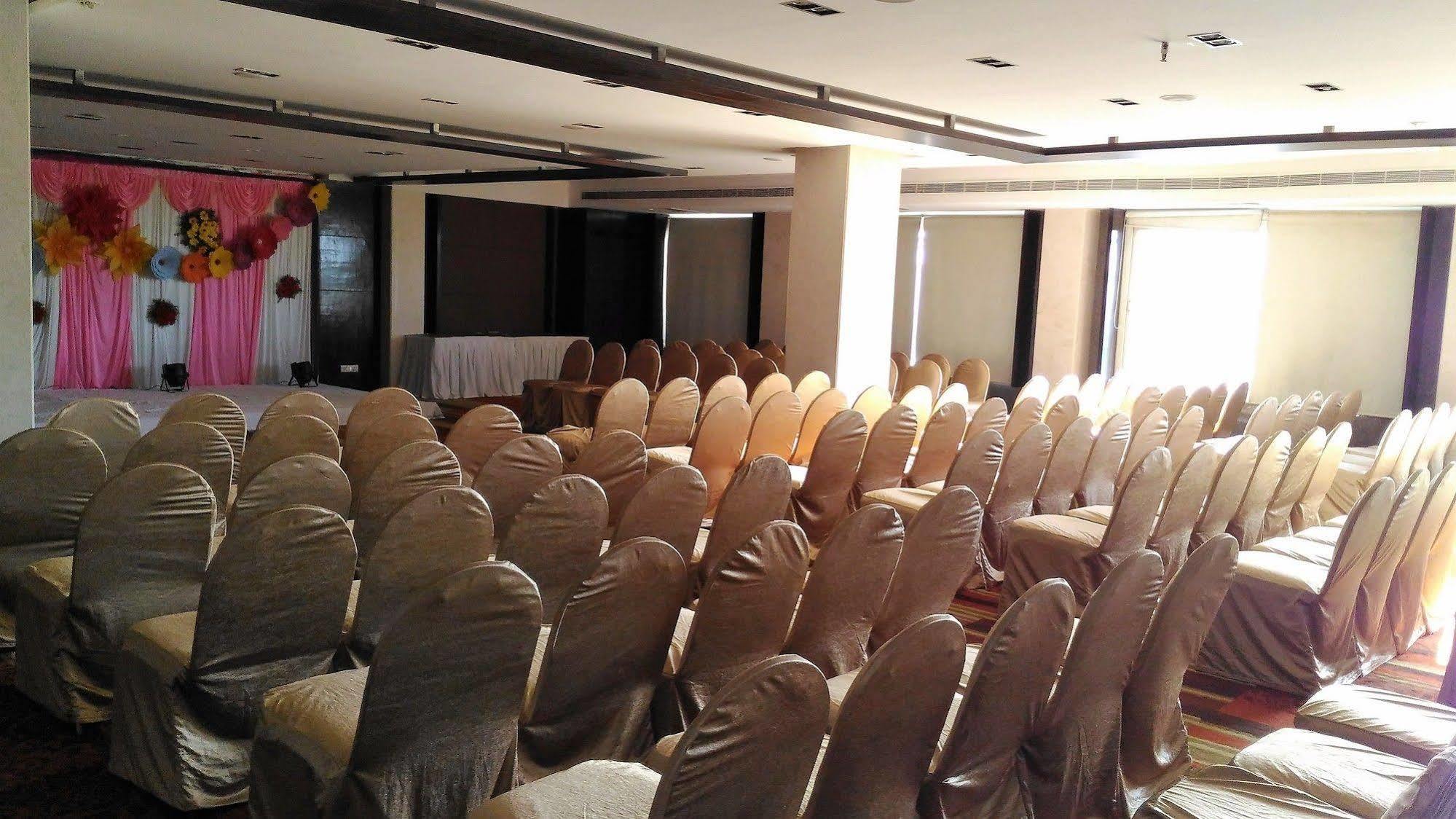 Taj Tristar Hotel Haiderabad Buitenkant foto