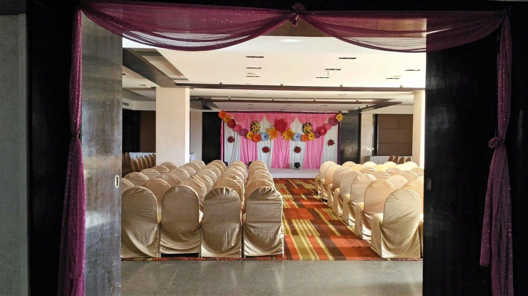 Taj Tristar Hotel Haiderabad Buitenkant foto