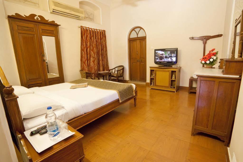 Taj Tristar Hotel Haiderabad Buitenkant foto